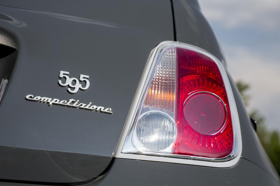 Детали экстерьера Abarth 595C Competizione 2012 года  (фото 38 из 41)